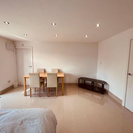 Large Studio Flat B Near Heathrow Χίλινγκτον Εξωτερικό φωτογραφία