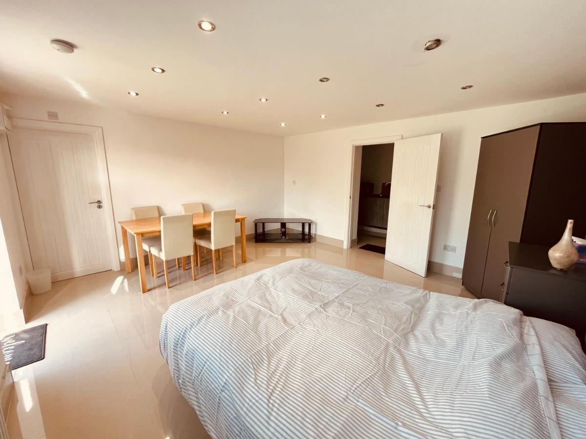 Large Studio Flat B Near Heathrow Χίλινγκτον Εξωτερικό φωτογραφία